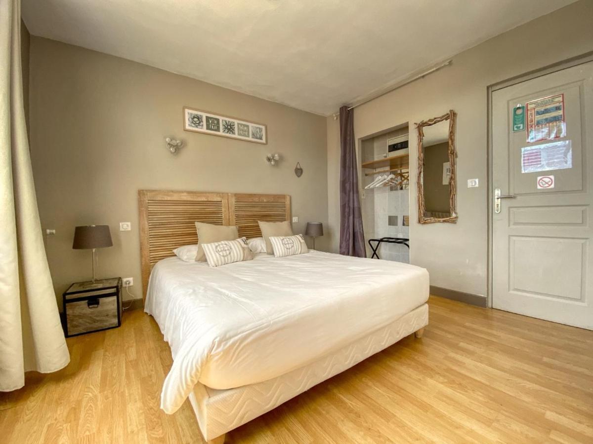 Hotel Le P'Tit Monde Монтіньяк Екстер'єр фото