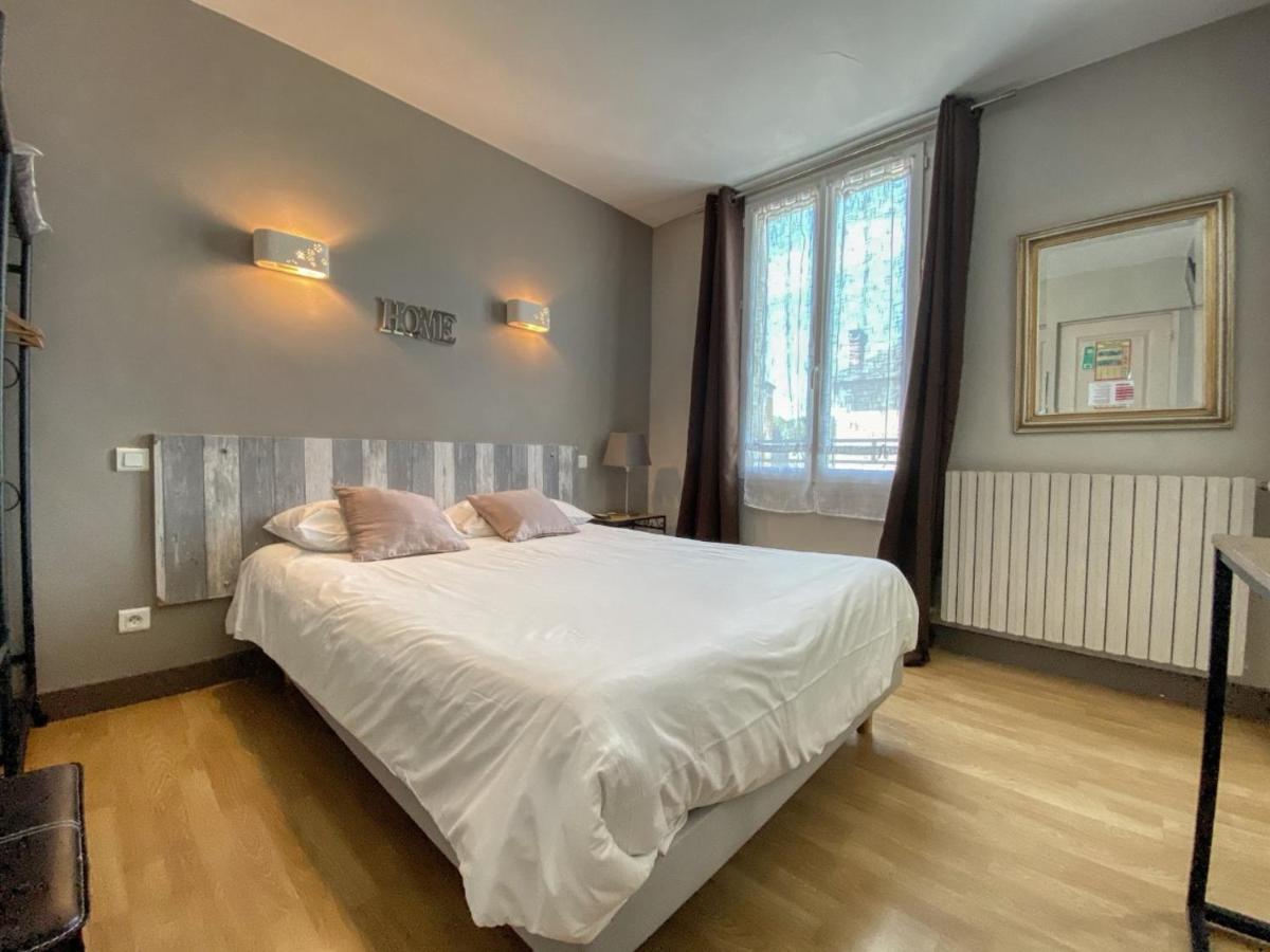 Hotel Le P'Tit Monde Монтіньяк Екстер'єр фото